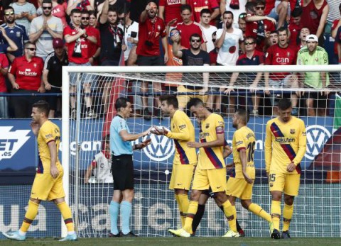 FÚTBOL OSASUNA-BARCELONA 2-2. Ansu Fati despierta al Barça, que choca con la tenacidad de Osasuna