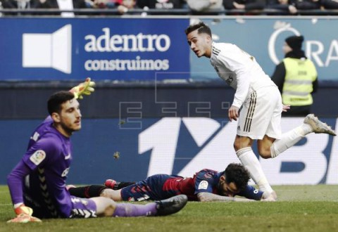 FÚTBOL OSASUNA-REAL MADRID (CRÓNICA) 1-4. El Madrid impone su ley en El Sadar y dice sí a la Liga