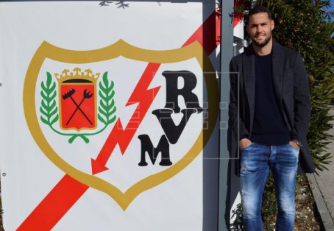 FÚTBOL RAYO Mario Suárez: `Buscamos un acuerdo para que los trabajadores cobren el salario íntegro`