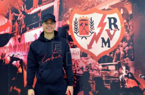 FÚTBOL RAYO Raúl de Tomás: `Sé de dónde vengo y no por tener más voy a cambiar`