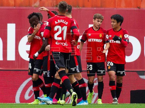 FÚTBOL RCD MALLORCA-VILLARREAL CF 3-1: El Villarreal no puede con los penaltis y la magia de Kubo