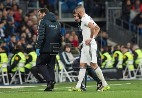FÚTBOL REAL MADRID Benzemá, sustituido por Vinicius a causa de molestias en un tobillo