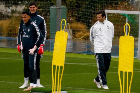 FÚTBOL REAL MADRID Courtois, Varane y Fede Valverde ya entrenan con Solari