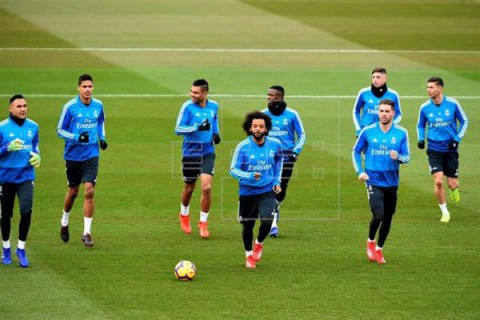 FÚTBOL REAL MADRID Courtois y Benzema se entrenan y podrán jugar ante el Sevilla