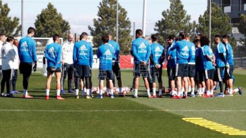 FÚTBOL REAL MADRID El balón ya manda en el Real Madrid de Zidane