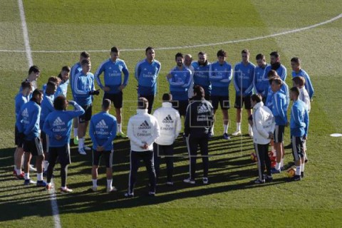 FÚTBOL REAL MADRID El Real Madrid pone el broche a 2018 rodeado de sus aficionados