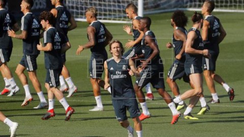 FÚTBOL REAL MADRID El Real Madrid prepara con toda su plantilla el estreno en Liga de Campeones
