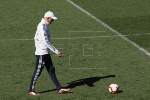 FÚTBOL REAL MADRID El Real Madrid se entrena sin sus 13 seleccionados