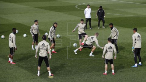 FÚTBOL REAL MADRID La plantilla del Real Madrid se rebaja sus retribuciones entre el 10 y el 20%