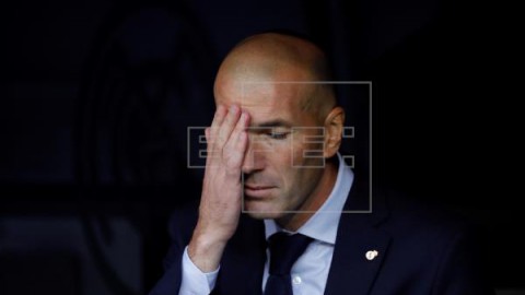 FÚTBOL REAL MADRID Zidane empieza a preparar la visita del Granada tras el nuevo tropiezo europeo