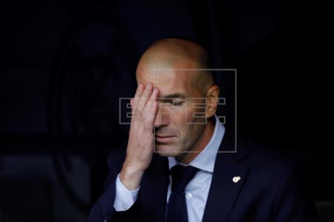 FÚTBOL REAL MADRID Zidane empieza a preparar la visita del Granada tras el nuevo tropiezo europeo