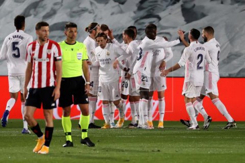 FÚTBOL REAL MADRID-ATHLETIC Kroos pone en ventaja al Real Madrid ante un Athletic en inferioridad