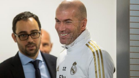 FÚTBOL REAL MADRID-ATLÉTICO DE MADRID El momento álgido de Zidane ante la necesidad de Simeone