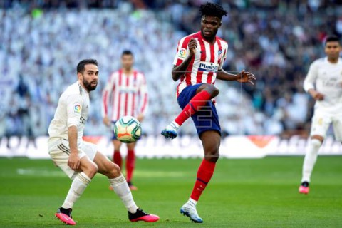 FÚTBOL REAL MADRID-AT.MADRID 0-0. Correa no rompe el empate al descanso