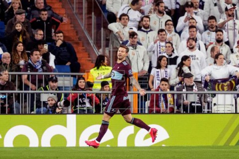 FÚTBOL REAL MADRID-CELTA 0-1. Smolov castiga al descanso a un Real Madrid dominador