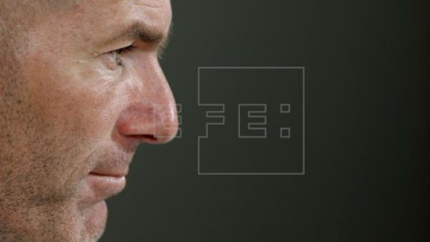 FÚTBOL REAL MADRID-EIBAR Zidane a favor de los cinco cambios y de jugar en el Di Stéfano