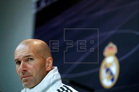 FÚTBOL REAL MADRID-EIBAR Zidane reconoce que no tiene decididas las bajas del próximo curso