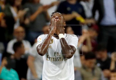 FÚTBOL REAL MADRID-OSASUNA 2-0. Vinicius y Rodrygo ponen el brillo a la segunda unidad