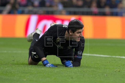 FÚTBOL REAL MADRID-RAYO Courtois: `Simeone dice cosas para generar populismo en su afición`