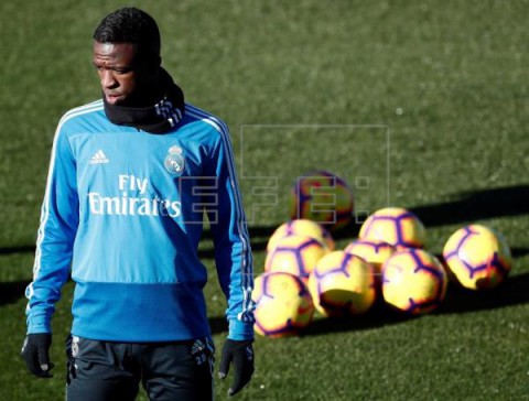 FÚTBOL REAL MADRID-REAL SOCIEDAD Vinicius estrena titularidad en Liga y nuevo varapalo para Isco