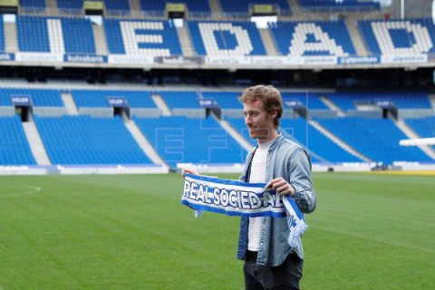 FÚTBOL REAL SOCIEDAD Zurutuza: `No entiendo que no nos dejen ir a Zubieta a correr`