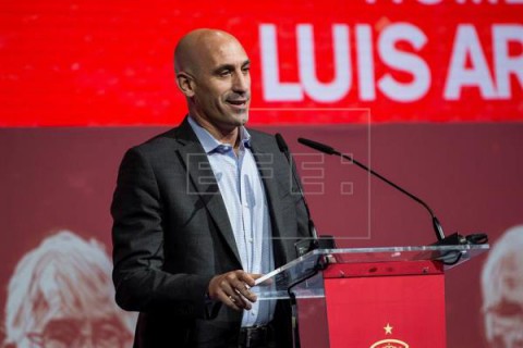 FÚTBOL RFEF Rubiales anuncia que `no habrá más fútbol los lunes`