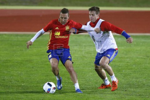 FÚTBOL SELECCIÓN Cazorla y Oyarzabal regresan a la Roja