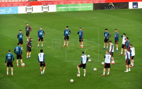 FÚTBOL SELECCIÓN SUB-21 De la Fuente programa sesión de recuperación tras la victoria ante Rumanía