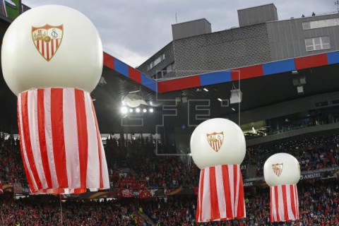 FÚTBOL SEVILLA El Sevilla presenta un ERTE y llega a un principio de acuerdo con la plantilla