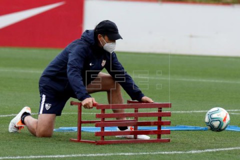 FÚTBOL SEVILLA Lopetegui fijó tres horarios para dirigir el trabajo de todos sus jugadores