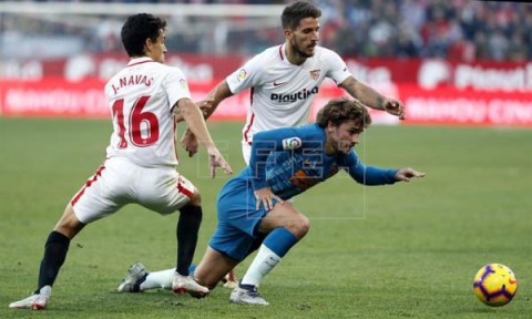 FÚTBOL SEVILLA-ATLÉTICO DE MADRID  1-1. El Atlético mantiene la segunda plaza ante un Sevilla que expuso más