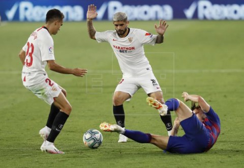 FÚTBOL SEVILLA-BARCELONA 0-0. El Barcelona pincha en el Sánchez Pizjuán y pone en peligro su liderato