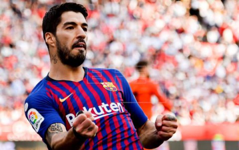 FÚTBOL SEVILLA-BARCELONA Luis Suárez vuelve a la titularidad en el Barça cinco meses después