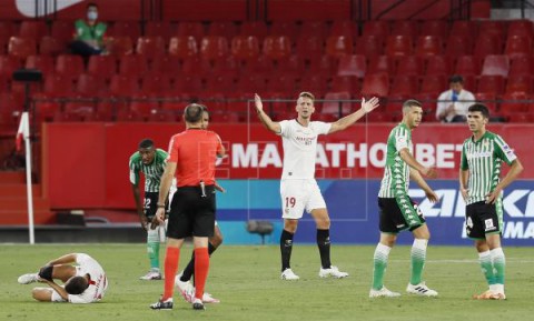 FÚTBOL SEVILLA-BETIS Al descanso, sin goles en el derbi pero con el Sevilla más peligroso