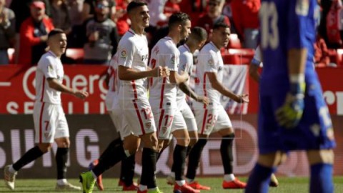 FÚTBOL SEVILLA-LEVANTE 5-0. El Sevilla se desmelenó en la segunda parte
