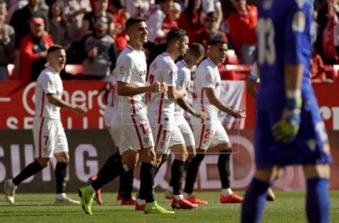 FÚTBOL SEVILLA-LEVANTE 5-0. El Sevilla se desmelenó en la segunda parte