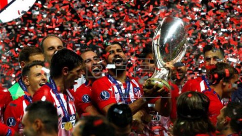 FÚTBOL SUPERCOPA El Atlético ofrecerá la Supercopa a su afición tras el partido contra el Rayo