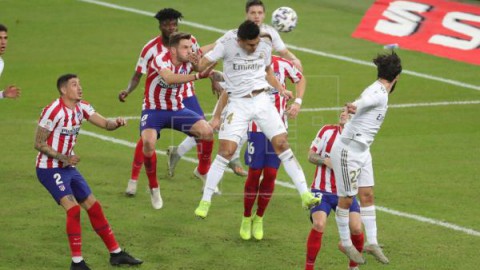 FÚTBOL SUPERCOPA REAL MADRID – ATLÉTICO MADRID Real Madrid y Atlético llegan al descanso sin goles