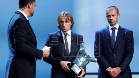 FÚTBOL UEFA PREMIOS El blanco tiñe los premios a los mejores
