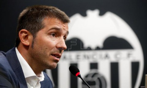 FÚTBOL VALENCIA Celades: `Es un reto maravilloso independientemente de la situación`
