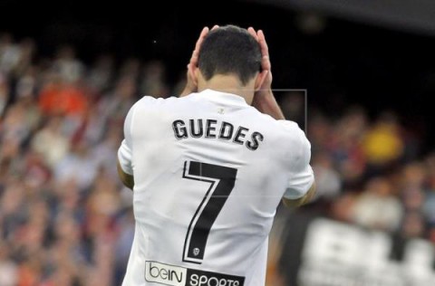 FÚTBOL VALENCIA-GETAFE 0-0. El Valencia se quedó sin fiesta del centenario ante un compacto Getafe