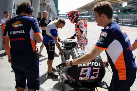 MOTOCICLISMO ENTRENAMIENTOS MOTOGP Márquez no se resiente del hombro, empieza como terminó