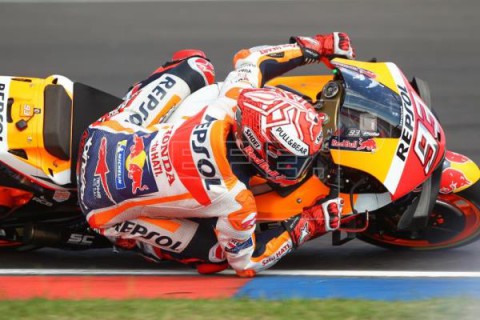 MOTOCICLISMO G.P. ARGENTINA MOTOGP Márquez doblega a todos sus rivales y estrecha la mano a Rossi