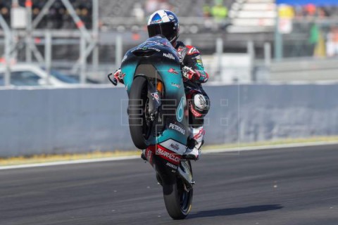 MOTOCICLISMO G.P. FRANCIA MOTO3 McPhee vence desde la `pole`; Canet, tercero, más líder