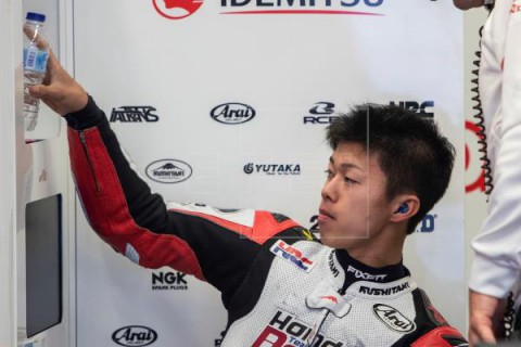 MOTOCICLISMO G.P. TAILANDIA MOTO3 El japonés Ogura se impone bajo el agua