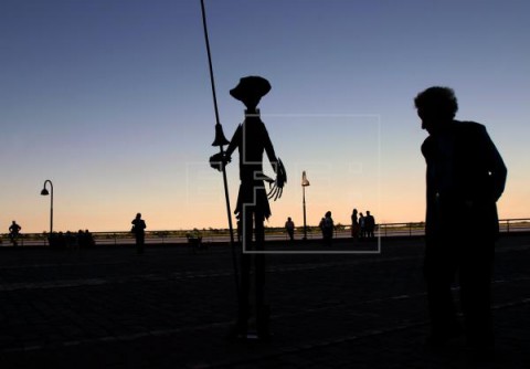 POLIDEPORTIVO DÍA DEL LIBRO Mireia Belmonte, Indurain, Carolina Marín y Gómez Noya leen El Quijote