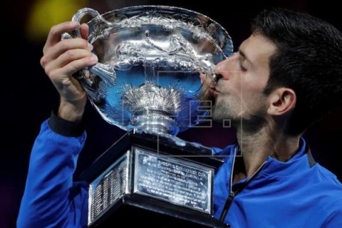 TENIS ABIERTO DE AUSTRALIA  Djokovic machaca a Nadal para sellar su tercer `Grand Slam` consecutivo