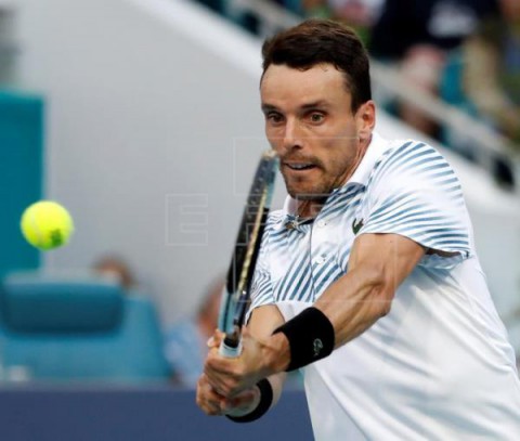 TENIS ABIERTO MIAMI Isner gana a Bautista; Auger-Aliassime vuelve a sorprender; el mejor Federer