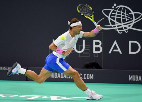 TENIS ABU DABI Nadal se impone en la batalla con Tsitsipas y reconquista Abu Dabi