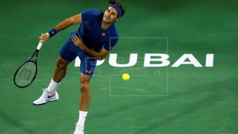 TENIS DUBAI Federer regresa con victoria a Dubai